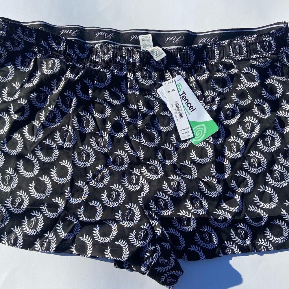 PINK Victoria's Secret Black and White Leaf Print pajama shorts size XL